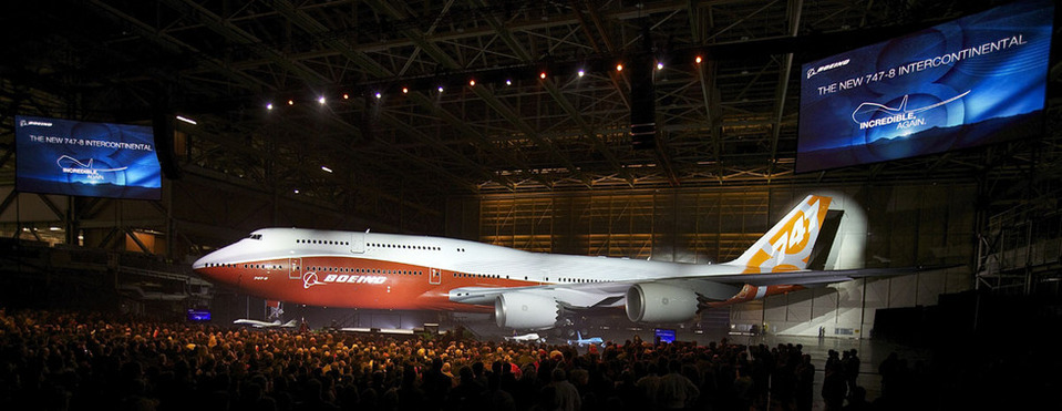 波音747-8洲际飞机正式亮相