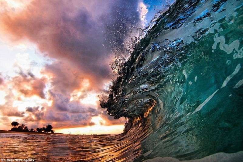 摄影师展现别具一格的夏威夷最美海浪 
