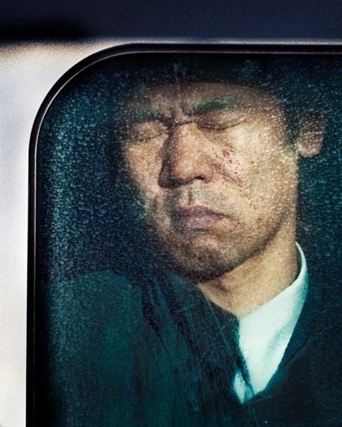 悲催的日本地铁族 德国摄影师拍《压缩东京》