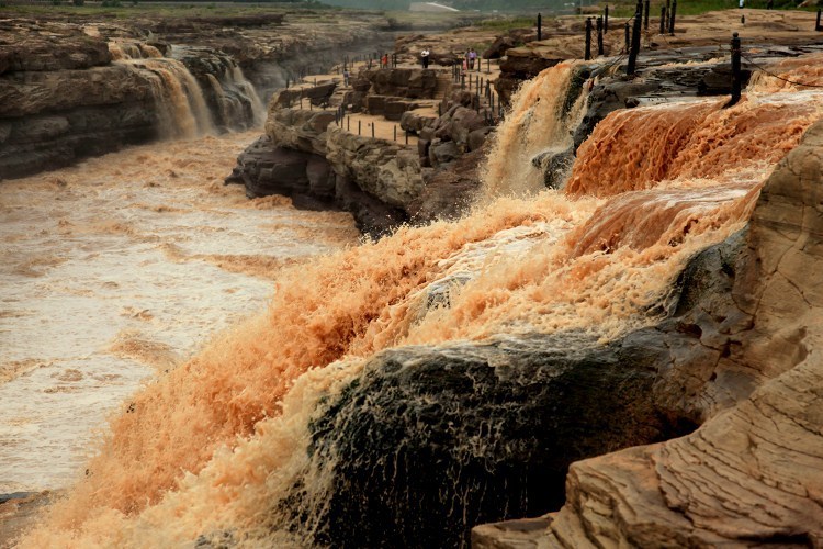 雨季水量太丰沛 七月行摄黄河壶口瀑布