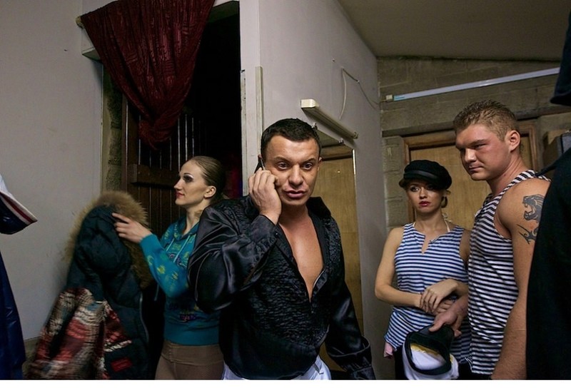 实拍哈萨克斯坦“脱衣舞夫妻”的真实生活