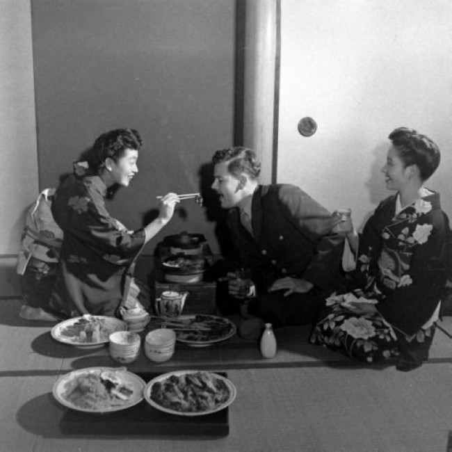 旧时日本艺妓的一天 早起饮茶入夜共浴