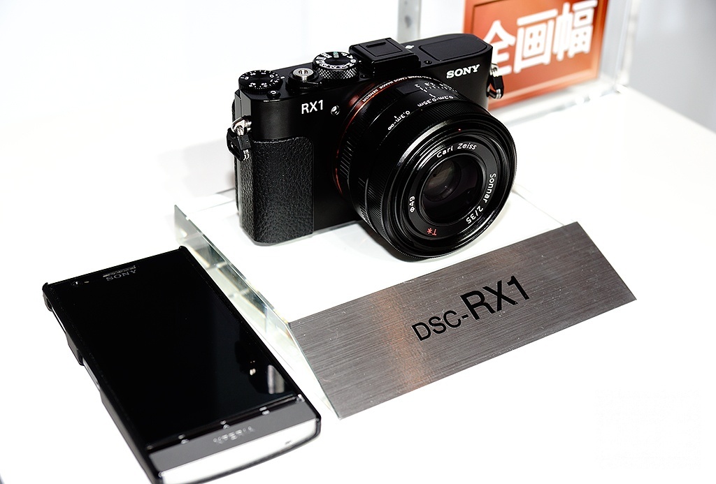 索尼全画幅A99、黑卡RX1真机解剖图赏