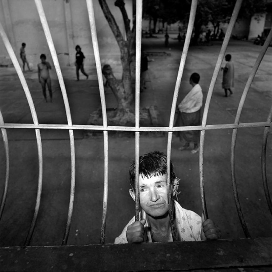 穿越疯人院：巴西摄影师拍摄精神病人