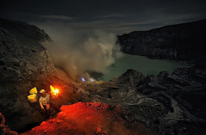 危险而魔幻 爪哇岛火山矿工的淘金生活